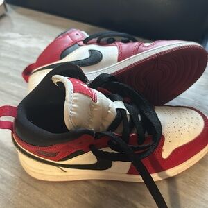 Barely used sneaker size 13C